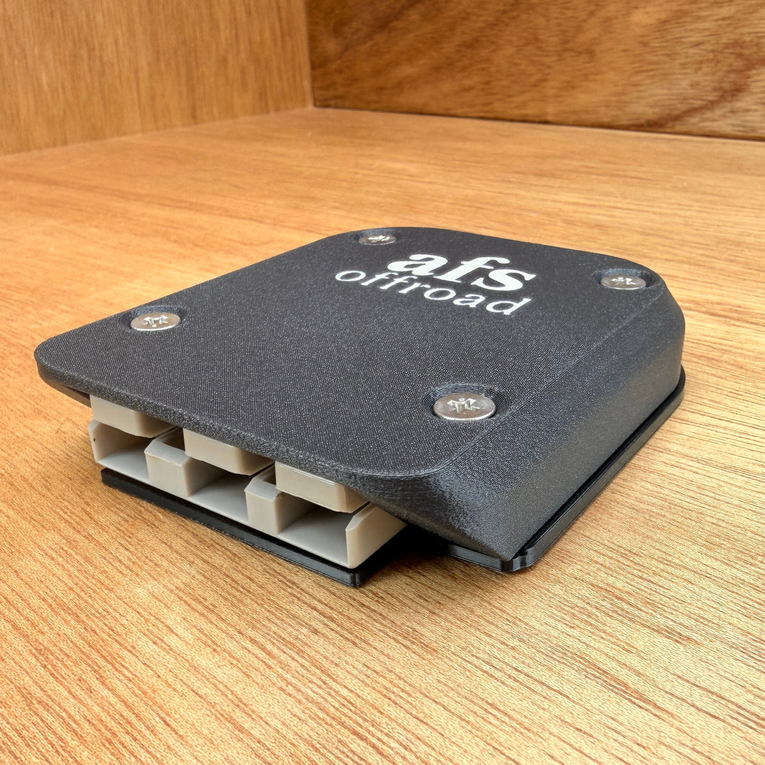 3 Pole Anderson Plug Surface Mount – front view